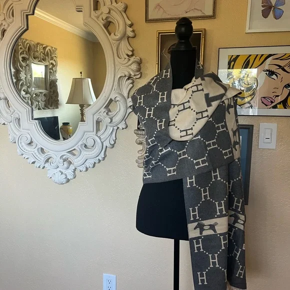 Beautiful Hermès, grey cream, Pashmina